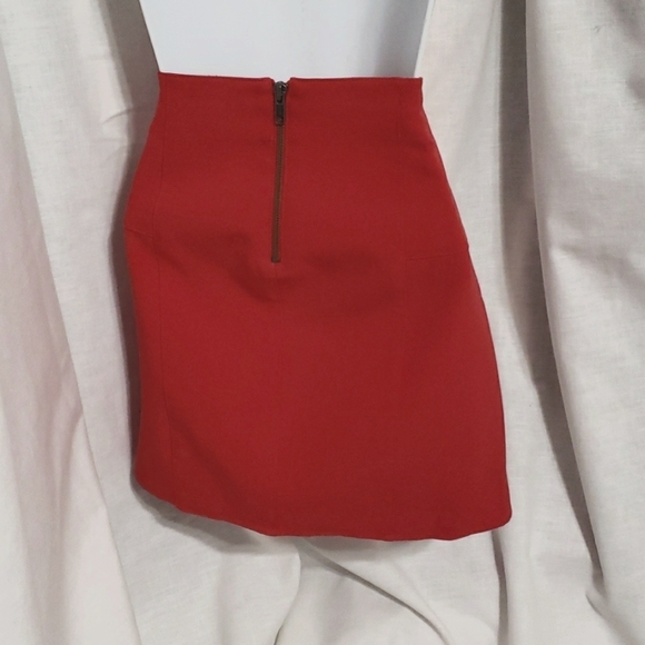 Leith. NWOT. Red Mini Skirt; Wide Waist Band; Back Zipper Closure. Size M. - Picture 3 of 11